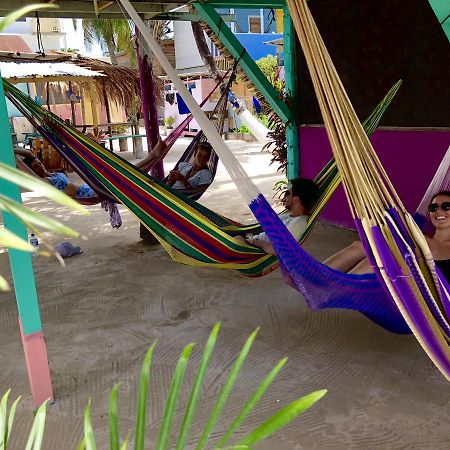 Хостел Tropical Oasis Caye Corker Экстерьер фото