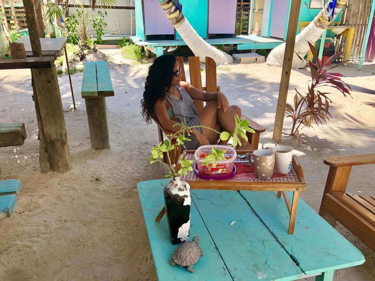 Хостел Tropical Oasis Caye Corker Экстерьер фото