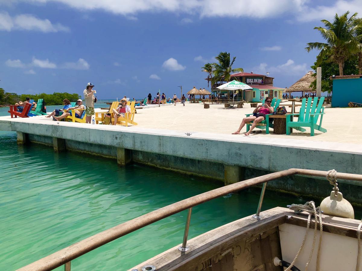 Хостел Tropical Oasis Caye Corker Экстерьер фото
